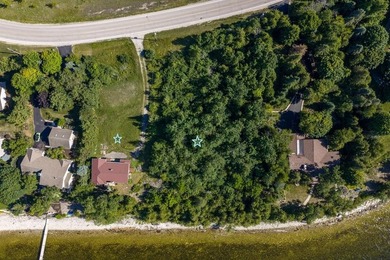 Encompassing roughly 250 feet of Green Bay waterfront about a - photo 35