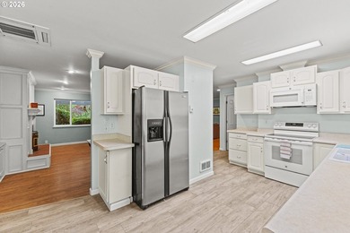 Experience the best of country living in this custom-built, 2 - photo 8