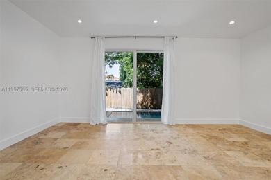 Modern Elegance in Silver Bluff / Coconut Grove Area! Beautiful - photo 12