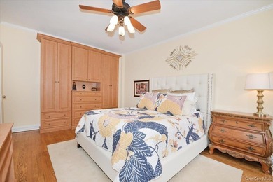 GREAT NECK PLAZA - Welcome to THE WINDSOR @ 21 Barstow Road // - photo 17