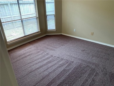 Cute three bedroom with sunken living room with fireplace - photo 10