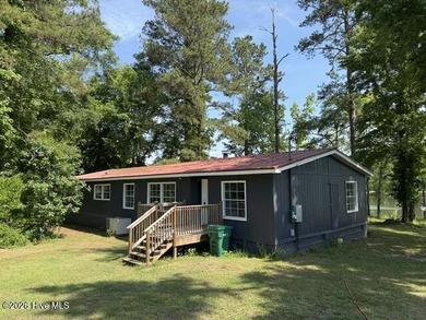 Nestled along the edge of beautiful Lake Sinclair, this recently - photo 1