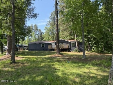 Nestled along the edge of beautiful Lake Sinclair, this recently - photo 4