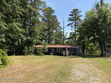 Nestled along the edge of beautiful Lake Sinclair, this recently - photo 5