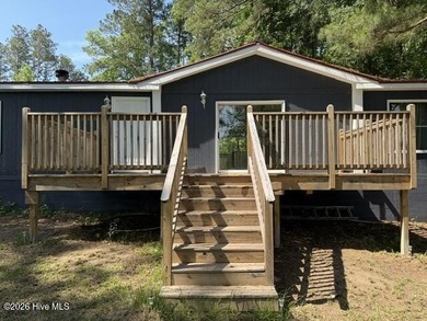 Nestled along the edge of beautiful Lake Sinclair, this recently - photo 8