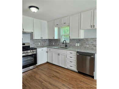 Renovated 2-bedroom, 1-bath home with a 1-car garage with brand - photo 4
