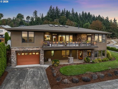 A stunning Custom Ranch Home with unobstructed Mt. Hood & - photo 3