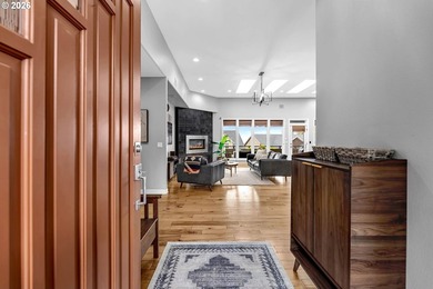 A stunning Custom Ranch Home with unobstructed Mt. Hood & - photo 6