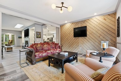 Gorgeous completely renovated home on one floor inside the gates - photo 12