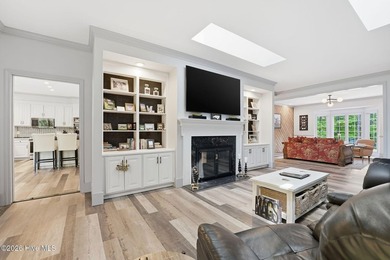 Gorgeous completely renovated home on one floor inside the gates - photo 15