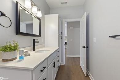 Welcome to Your Dream Home! Discover effortless luxury in this - photo 27