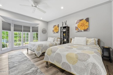 Gorgeous completely renovated home on one floor inside the gates - photo 30