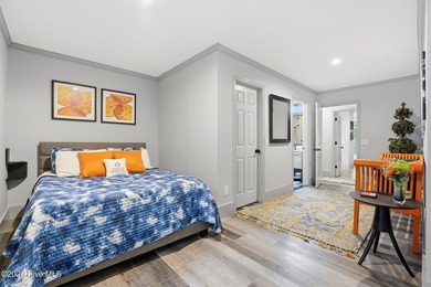 Gorgeous completely renovated home on one floor inside the gates - photo 34