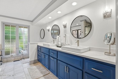 Gorgeous completely renovated home on one floor inside the gates - photo 37