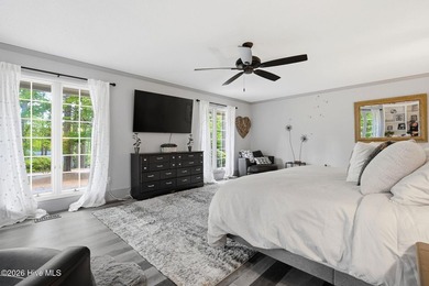 Gorgeous completely renovated home on one floor inside the gates - photo 40