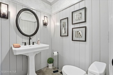 Gorgeous completely renovated home on one floor inside the gates - photo 41