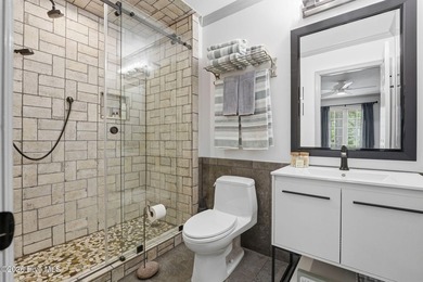 Gorgeous completely renovated home on one floor inside the gates - photo 44