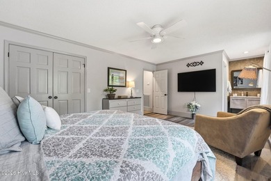 Gorgeous completely renovated home on one floor inside the gates - photo 46