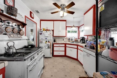 SINGLE-STORY, CORNER LOT home located in a quiet neighborhood in - photo 11