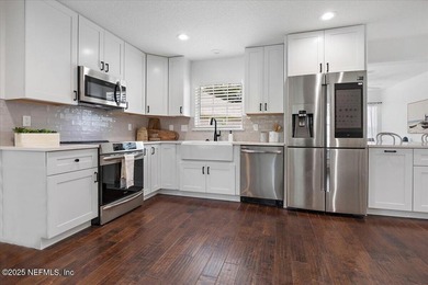 Turnkey in Sawgrass Country Club- this 4 bedroom, 2.5 bath home - photo 7