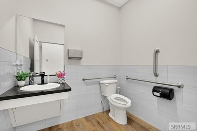 Exceptional opportunity to own a modern, professionally designed - photo 21