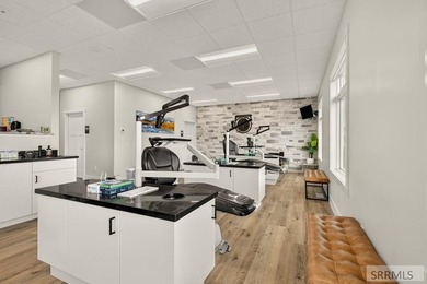 Exceptional opportunity to own a modern, professionally designed - photo 34