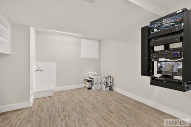 Exceptional opportunity to own a modern, professionally designed - photo 42