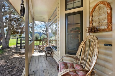 Peaceful country living in the heart of the mountains. This gem - photo 6