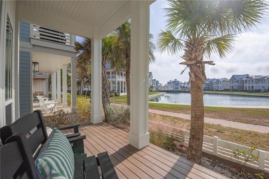A REMARKABLE LAKESIDE RETREAT IN THE HEART OF CINNAMON SHORE - photo 4