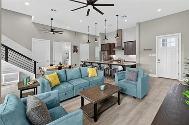 A REMARKABLE LAKESIDE RETREAT IN THE HEART OF CINNAMON SHORE - photo 10