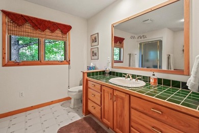 KILLARNEY LAKE PRIVACY. Gorgeous custom-built 3 bedroom, 2.5 - photo 16