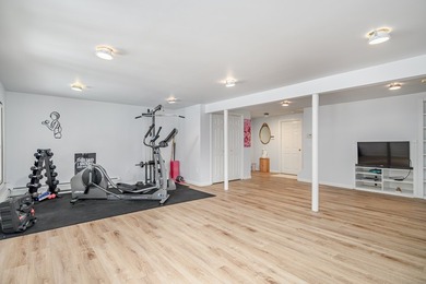 Ideally situated on a quiet cul-de-sac of similar fine homes - photo 30