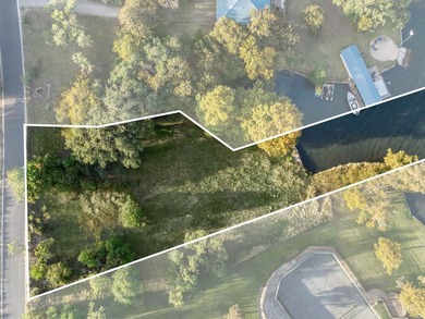 Set along the southern shores of Lake LBJ in coveted Blue Lake - photo 4