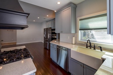 Turnkey ranch in the heart of Mahopac! Lake life, local dining - photo 1