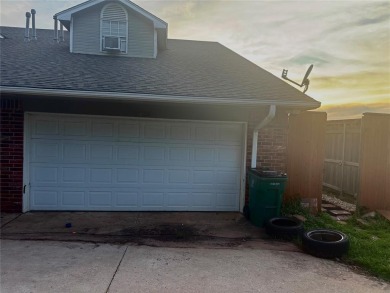 Lake Townhome/Townhouse For Sale in Oklahoma City, Oklahoma