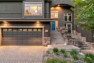 Live simply without sacrificing luxury in this supremely located - photo 6