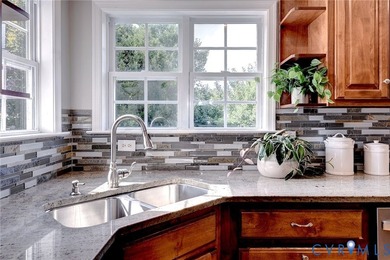 Experience refined living in this well-appointed 5-bedroom, 3 - photo 15