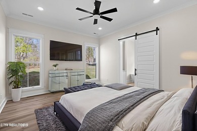 Elegant 3 Bedroom, 2 Bathroom Home with High end finishes and - photo 25