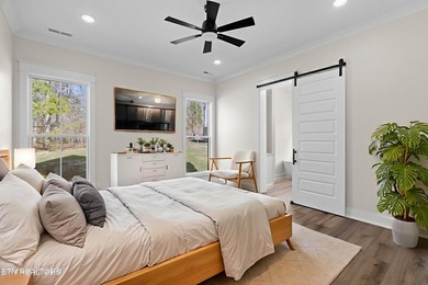 Elegant 3 Bedroom, 2 Bathroom Home with High end finishes and - photo 28