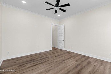 Elegant 3 Bedroom, 2 Bathroom Home with High end finishes and - photo 31