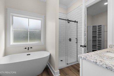 Elegant 3 Bedroom, 2 Bathroom Home with High end finishes and - photo 32