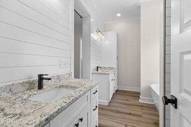 Elegant 3 Bedroom, 2 Bathroom Home with High end finishes and - photo 33
