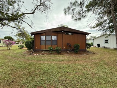 This well cared for 2-bedroom, 2-bathroom home is being sold - photo 33