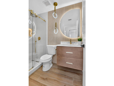 Welcome to a home where contemporary design meets effortless - photo 35