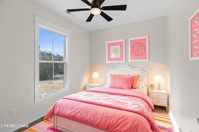Elegant 3 Bedroom, 2 Bathroom Home with High end finishes and - photo 36