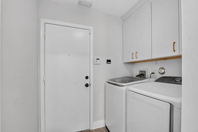 Welcome to a home where contemporary design meets effortless - photo 36