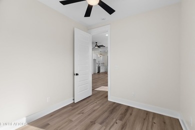 Elegant 3 Bedroom, 2 Bathroom Home with High end finishes and - photo 39