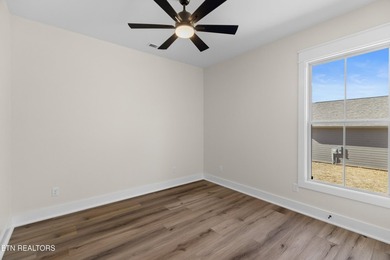 Elegant 3 Bedroom, 2 Bathroom Home with High end finishes and - photo 42