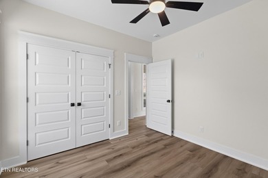 Elegant 3 Bedroom, 2 Bathroom Home with High end finishes and - photo 43