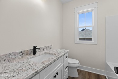 Elegant 3 Bedroom, 2 Bathroom Home with High end finishes and - photo 44